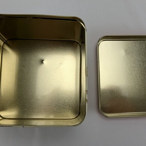 Vintage Metal Tin Square Bears Cooking in Kitchen Baking Holiday Container - Picture 8 of 9